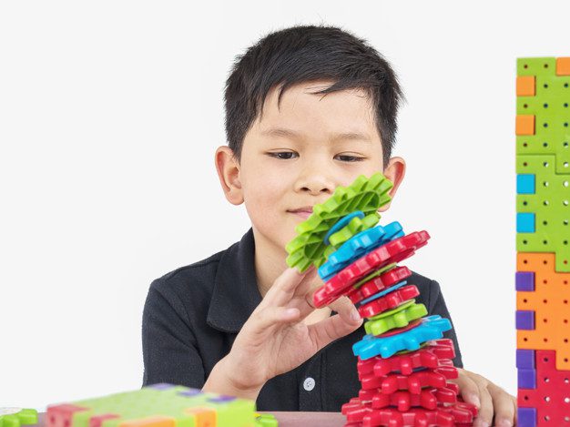 asian-children-are-playing-puzzle-plastic-block-creative-game_1150-6150